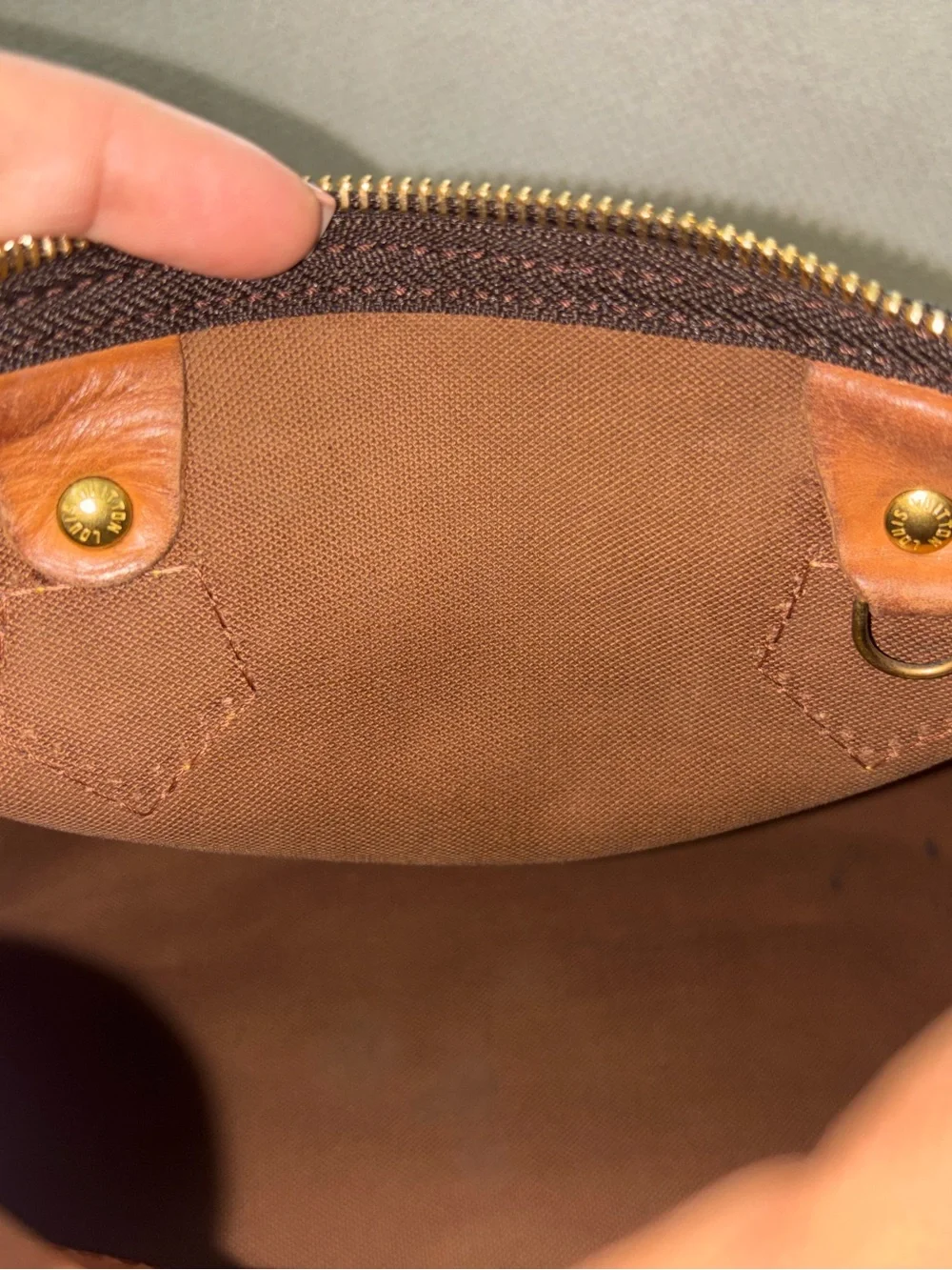 Authentic Louis Vuitton discontinued speedy 25 monogram satchel